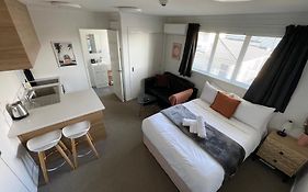 Charming Getaway By Hospital With Free Parking